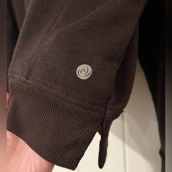 Apana Women’s Crewneck Cropped Sweatshirt Size Medium Brown - Picture 4 of 4